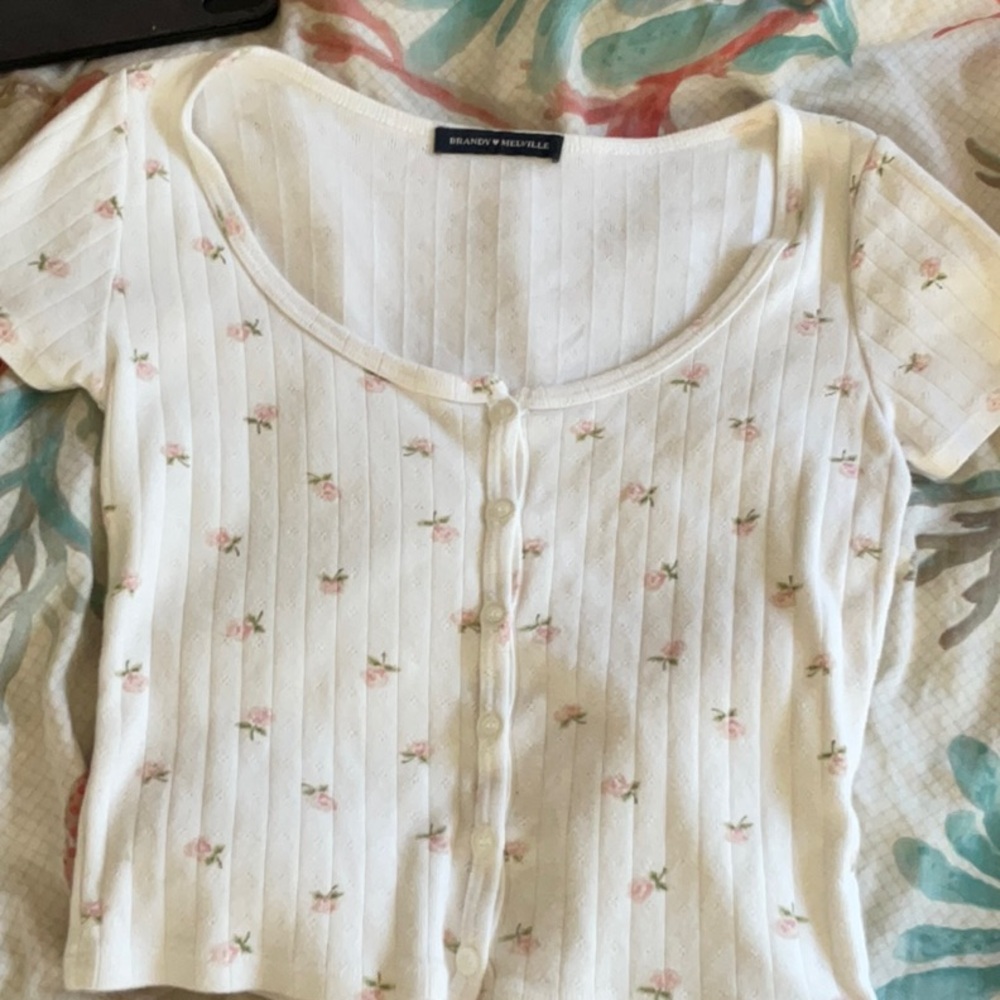 brandy melville short sleeve floral top